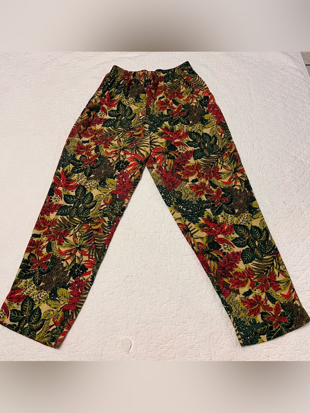 Roaman's vintage pants with red, green, and beige leaves stretch pants Sz 2.